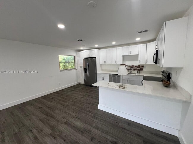 Photo - 4111 Stirling Rd Unit 209