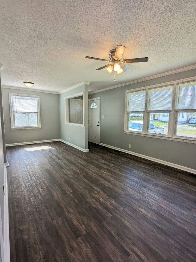 Photo - Remodeled, pet-friendly 2br/1ba house with...