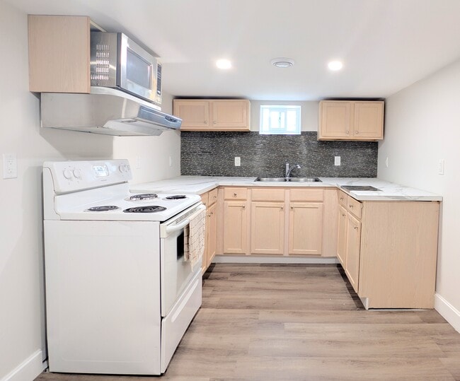 Photo - 1227 Gladstone Ave Unit Lower