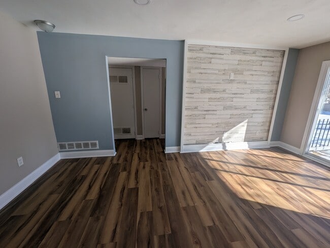 Photo - 143 Chelsea Cir