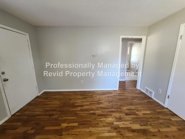 Photo - 4989 Wilburn Ave