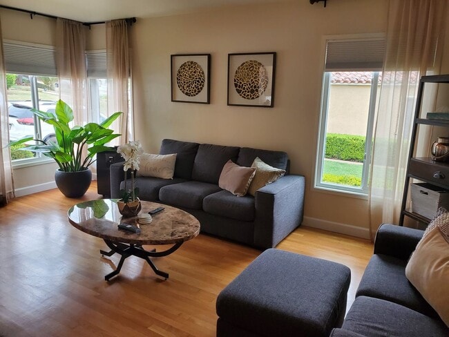 Photo - 1558-1564 Ebers St Unit 1564