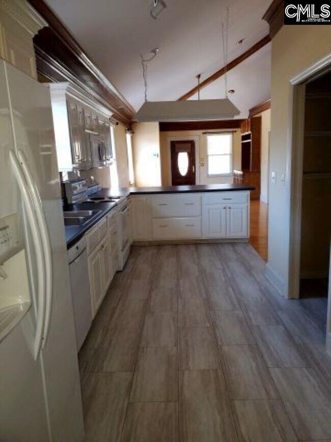 Photo - 700 Chester St