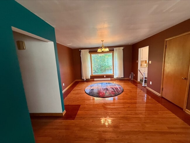 Photo - 422 S Miller Rd