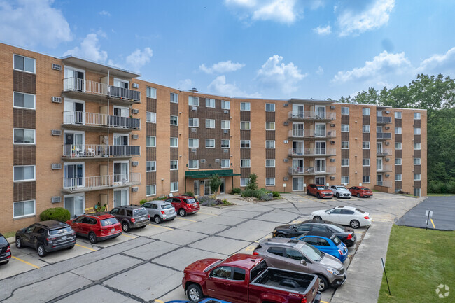 The Towers at Falling Water Apartments For Rent in Strongsville, OH ...