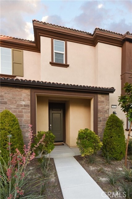 7075 Montecito Ln
