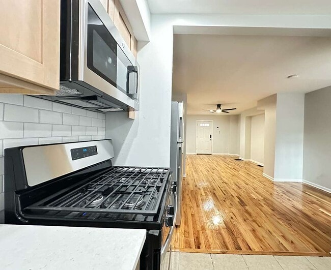 Photo - 538 E Queen Ln