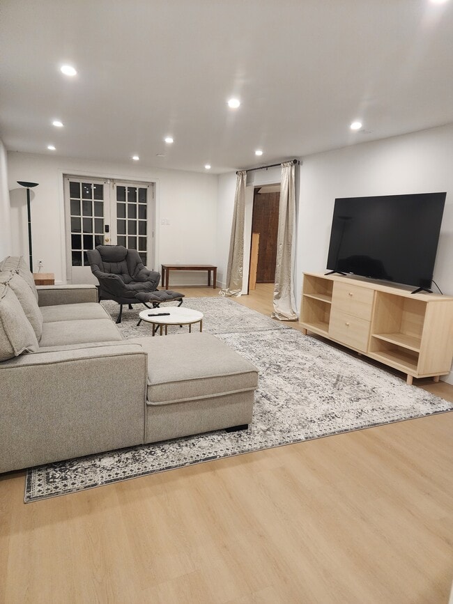 Building Photo - 18009 Ednor View Ter Unit Nature Oasis