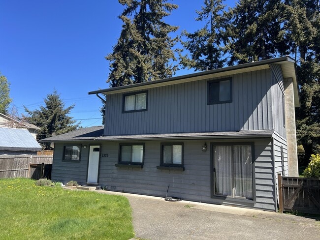 Photo - 2325 Bowen Rd