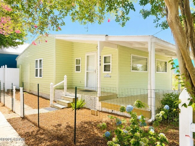 Building Photo - 208 El Prado Pl