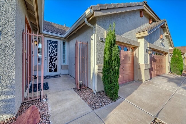 Building Photo - 857 Sumner Ranch Rd