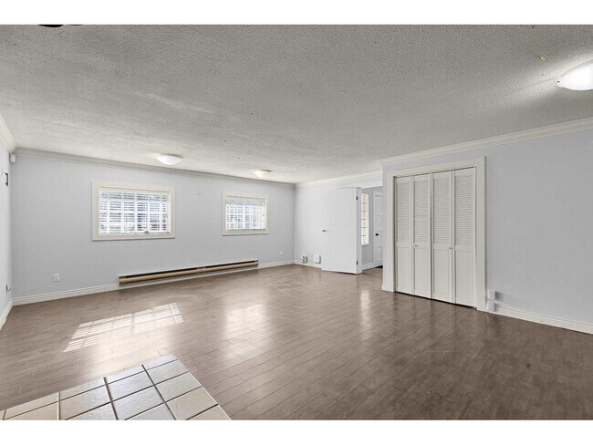 Photo - 18781-18774 74 Ave