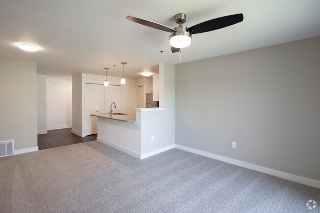 1BR, 1BA - 1,070SF - Living Room