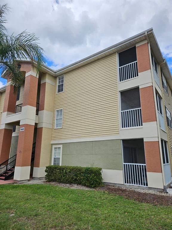 Building Photo - 1969 Summer Club Dr Unit 203