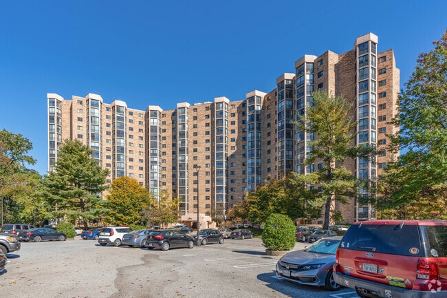 5901 - 5904 Mount Eagle Dr - Montebello