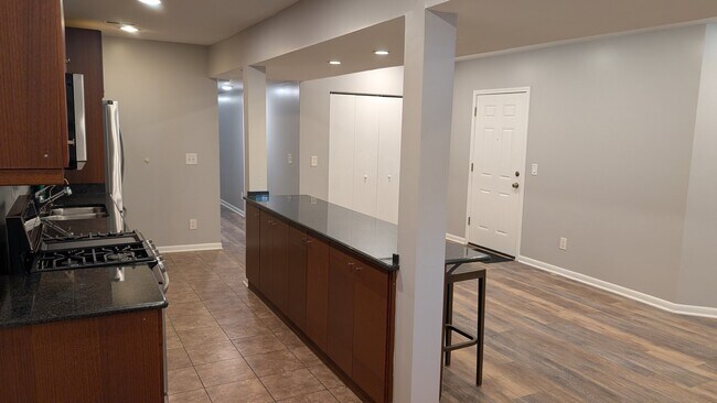 429 E 45th Pl Unit Garden