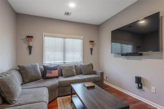 Photo - 330 Maple Ave