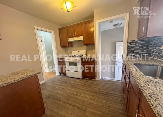 Photo - 19645 Woodmont St