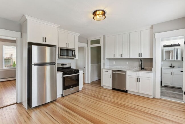Building Photo - 139 Albany Ave Unit 2nd Floor