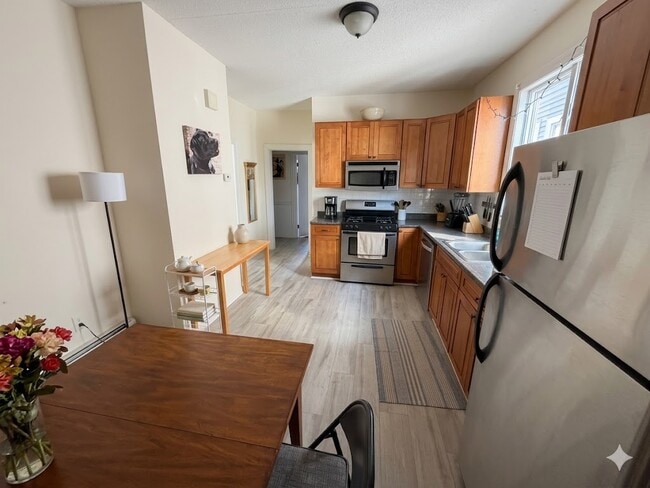 Photo - 70 Winchester St Unit E1