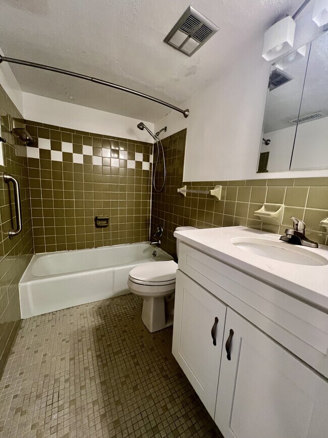 Photo - 427 6th Ave W