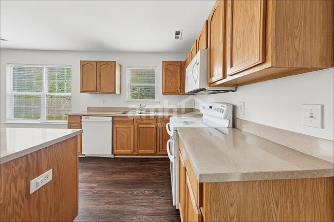 Photo - 141 Sawhorse Dr