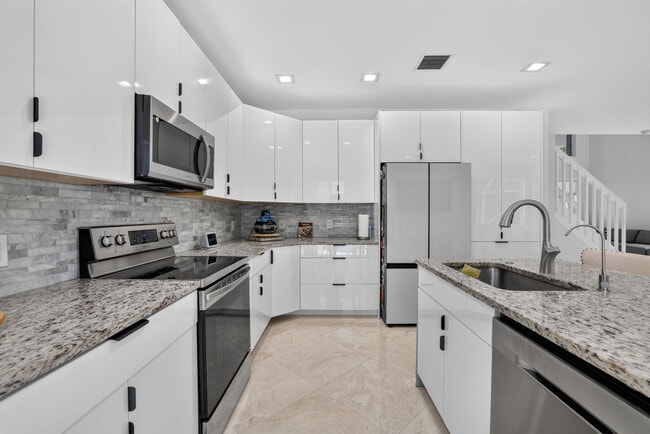 5040 Heron Pl