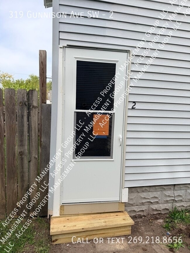 Photo - 319 Gunnison Ave SW Unit 2