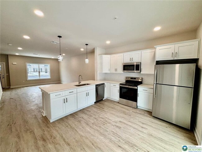 Photo - 1411 Greenview Dr