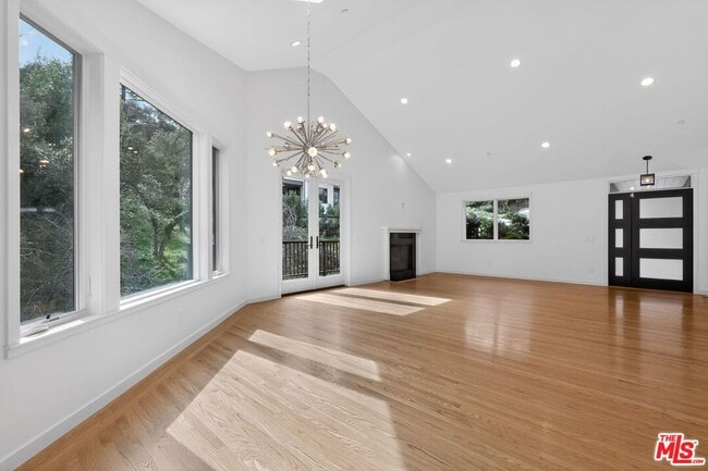 Photo - 502 Chapman Dr