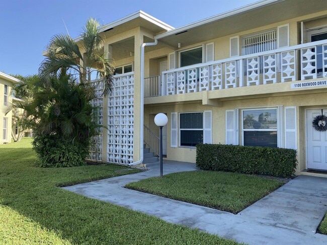 Building Photo - 1100 Boxwood Dr Unit Pine  of Delray Rental