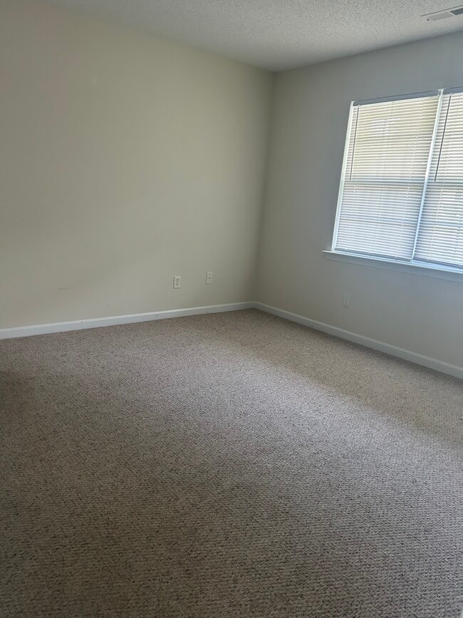 Photo - 1525 VINTAGE HILL APTS