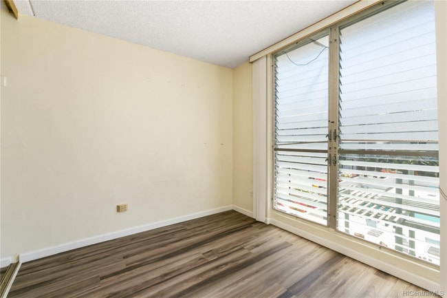 Photo - 2845 Waialae Ave Unit 421