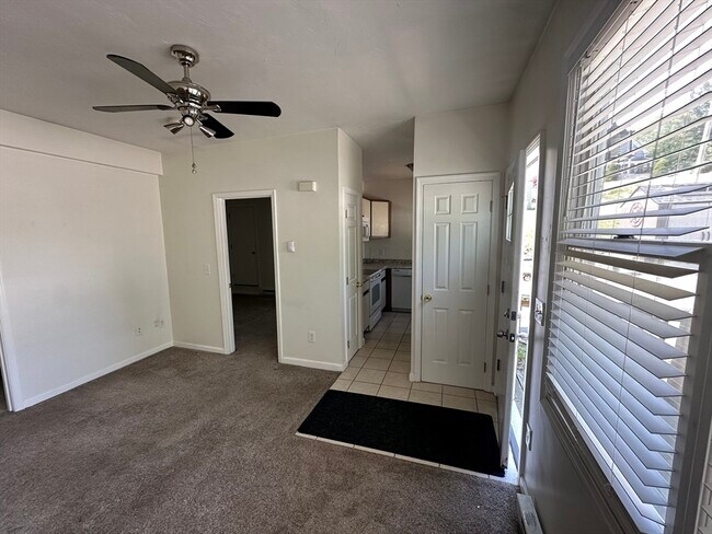 17 A Peacedale Ave