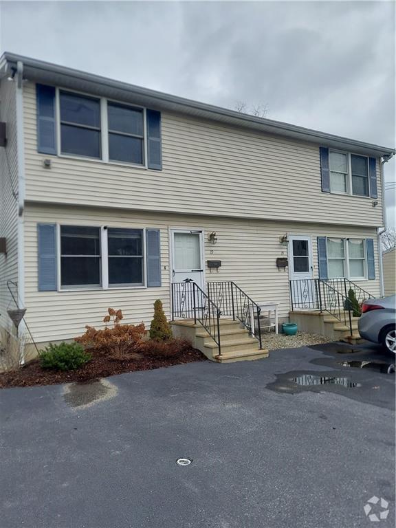 Building Photo - 19 Berclay St Unit R/Side Rental