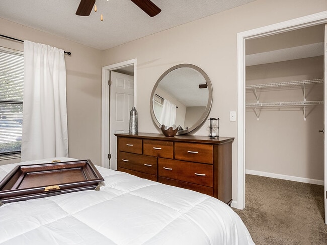 Tuscany Pointe at Somerset Place Apartment Homes