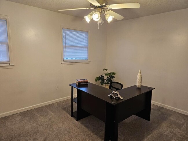 Photo - 202 Oakcrest Cir