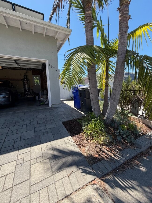 4077 Lake Blvd
