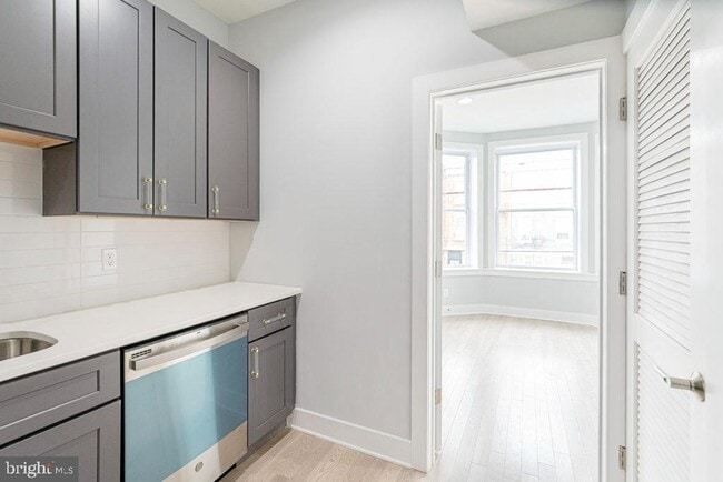 Photo - 2808 W Oxford St Unit 2