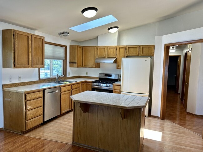 Photo - 2060 Oxford Ct