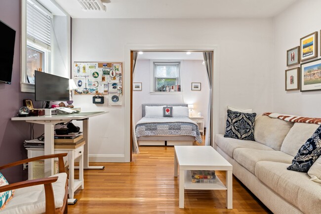 Building Photo - 130 Longwood Ave Unit B