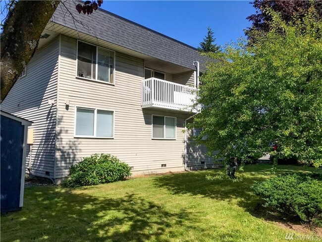 Building Photo - Beautiful ground floor Unit D
