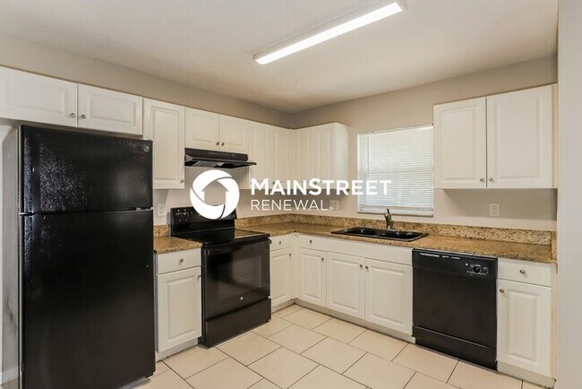 Photo - 3 Bedroom Pet-Friendly Home in St Petersburg, FL with Main Street Renewal