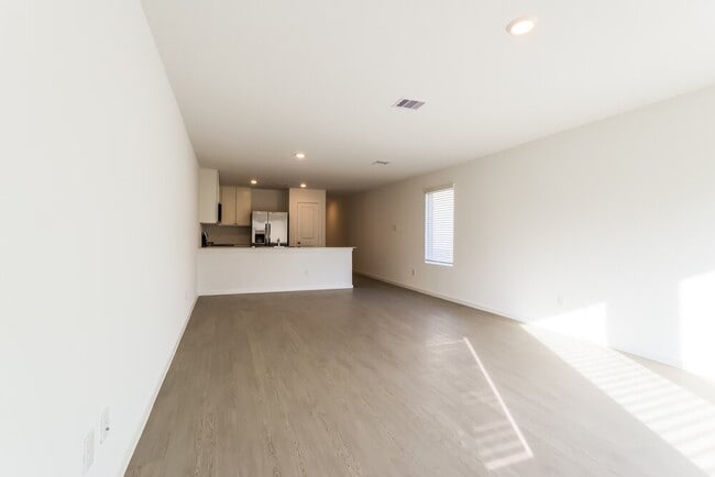 Photo - 609 Craven St