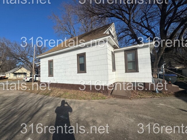 Photo - $950 - 2 bed 1 bath - Single Family Home
