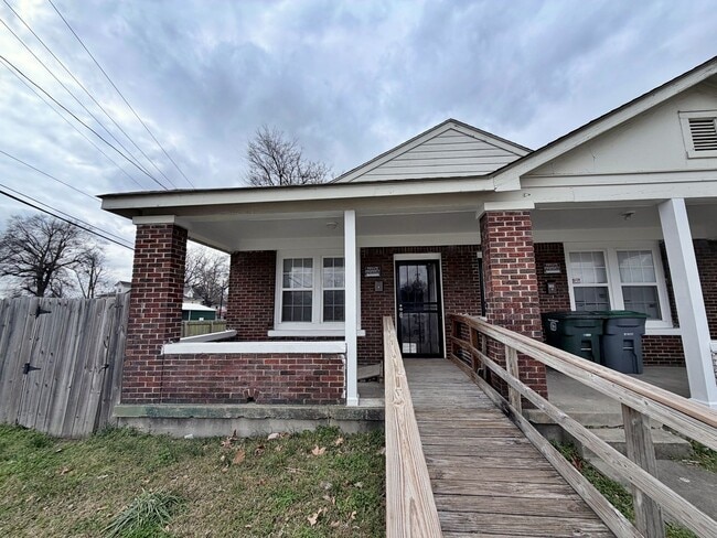 Building Photo - Renovated 2 bedroom Duplex NOW AVAILABLE!! ~ Minutes from midtown/downtown Memphis