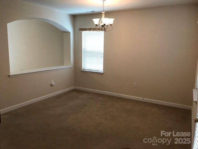 Photo - 1210 Bottle Brush Ln