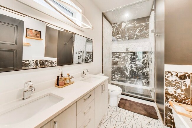Photo - 3740 N Clifton Ave Unit # 02