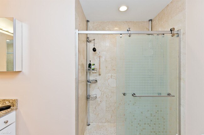 Photo - 3 br, 2 bath Condo - 2356 N Elston Ct