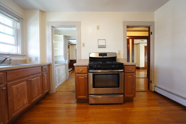 Building Photo - 467 Washington St Rental